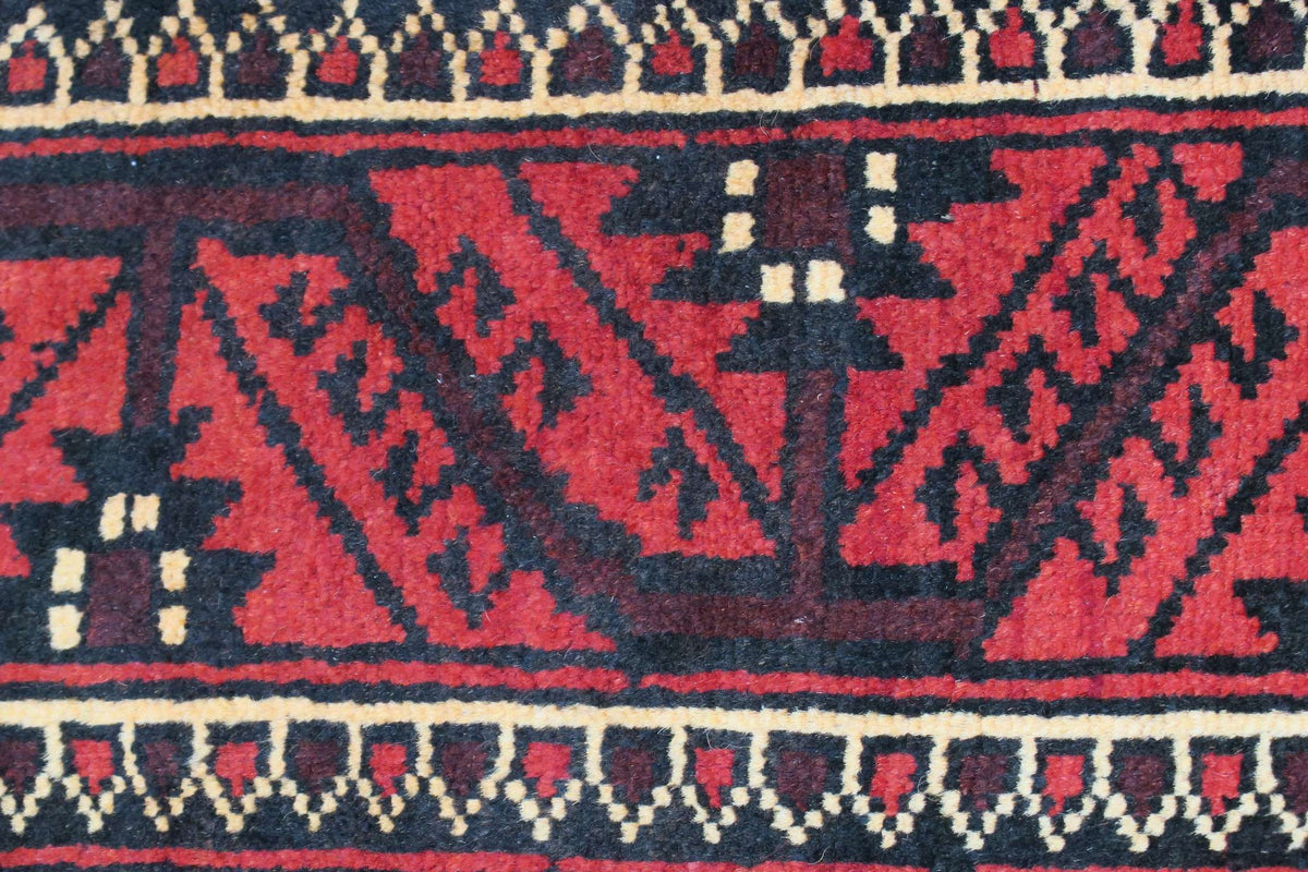 3'5'' x 7'0'' Persian Baluch Rug image 3