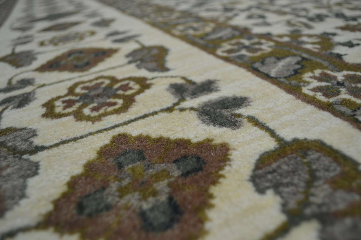 6' 0" x 9' 0" India Tabriz Rug image 3