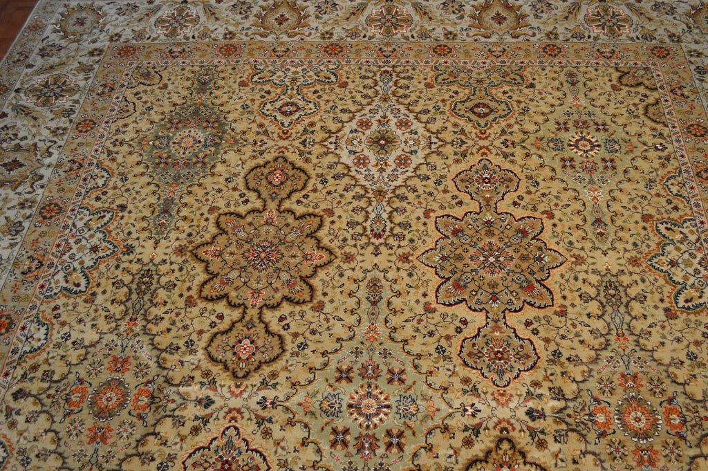8' 1" x 10' 1" India Agra Rug image 7