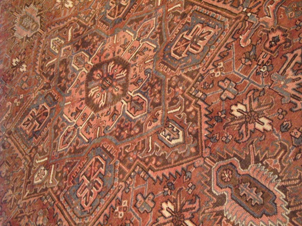 7' 9" x 11' 9" Persian Heriz Rug image 2