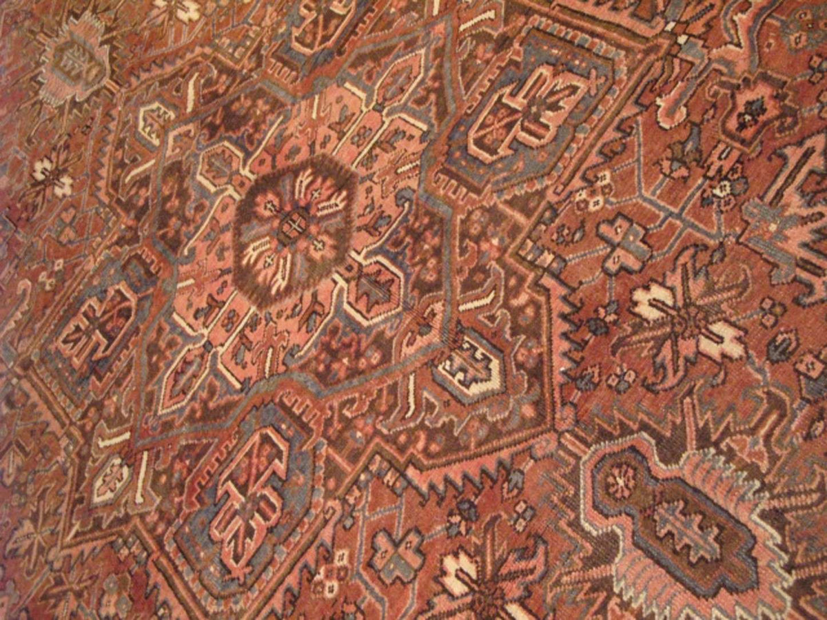 7' 9" x 11' 9" Persian Heriz Rug image 2