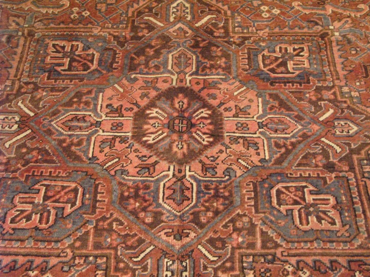 7' 9" x 11' 9" Persian Heriz Rug image 5