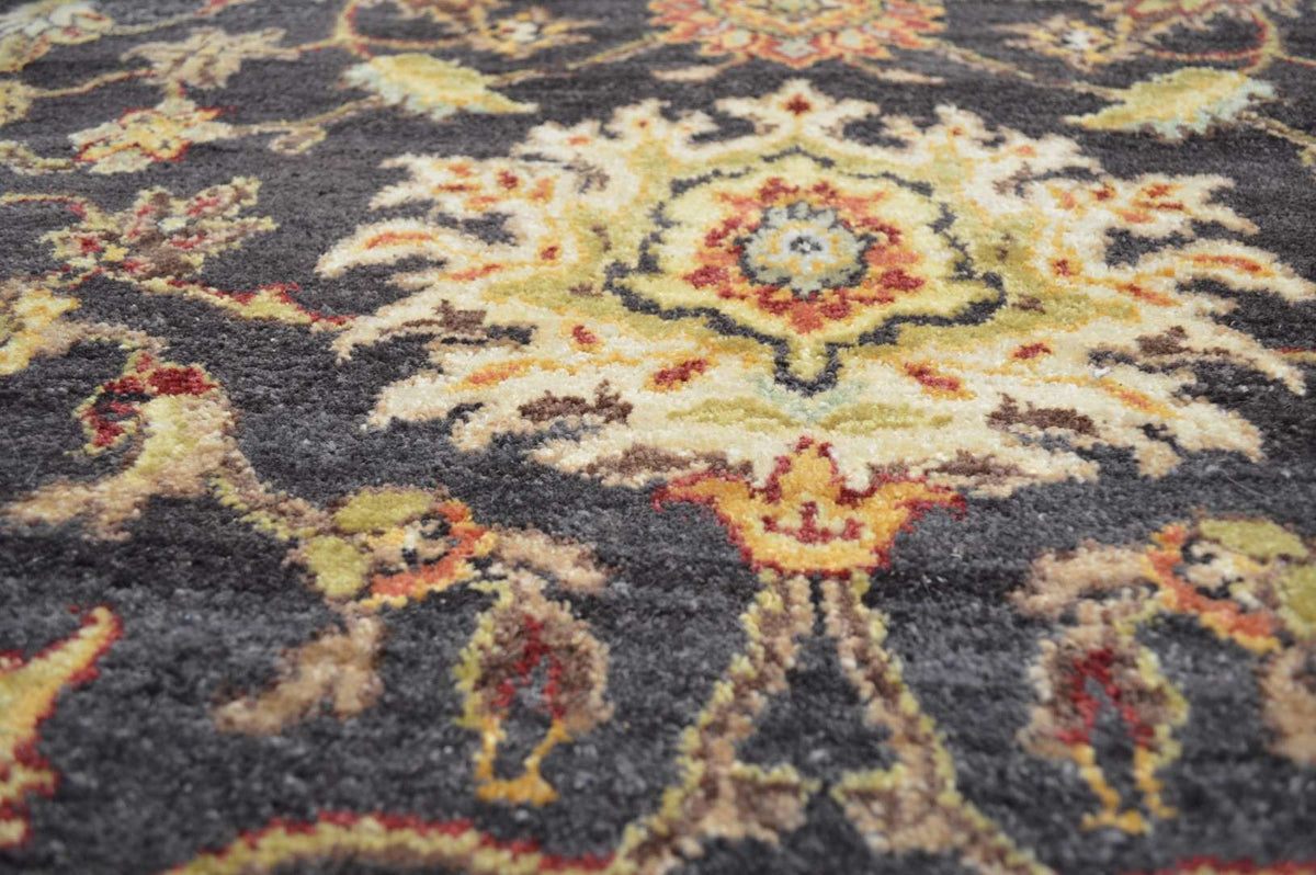 8' 0" x 8' 1" India Sultanabad Round Rug image 8