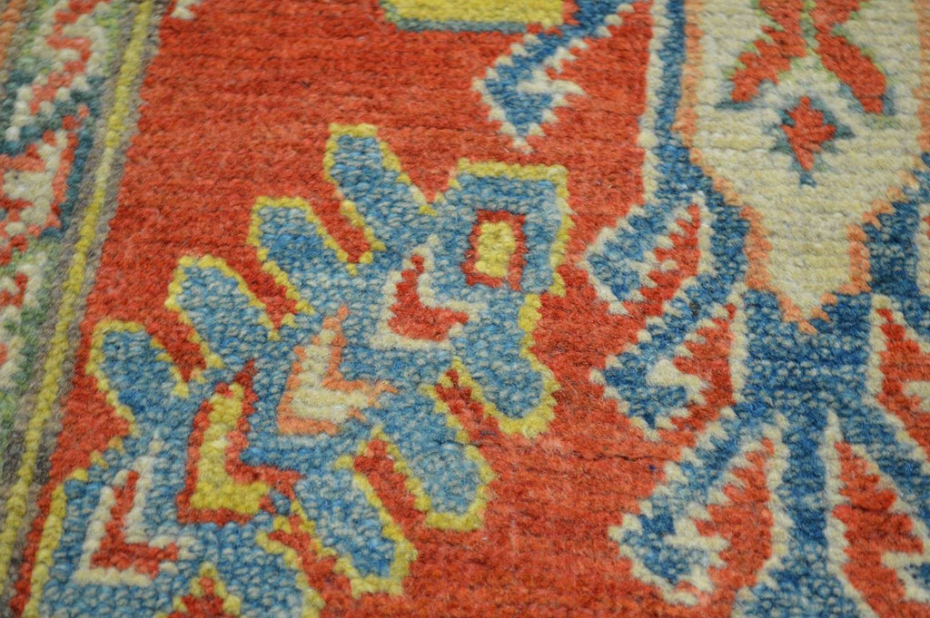 2' 6" x 4' 5" Pakistan Kazak Rug image 2