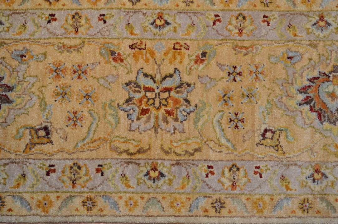 9' 0" x 11' 9" India Sultanabad Rug image 5