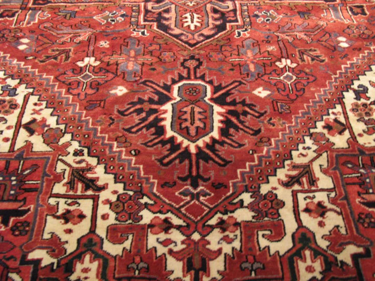 7' 9" x 11' 0" Persian Heriz Rug image 10