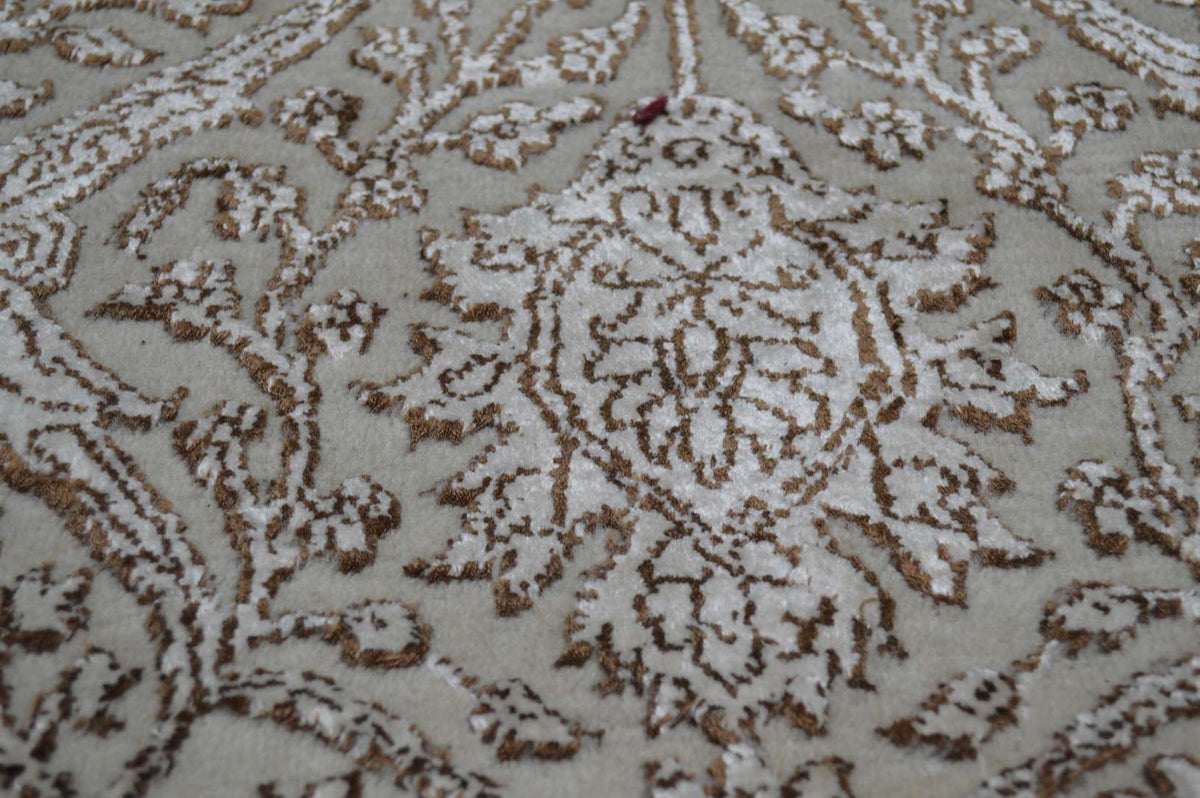 6' 2" x 8' 8" India Tabriz Rug image 3