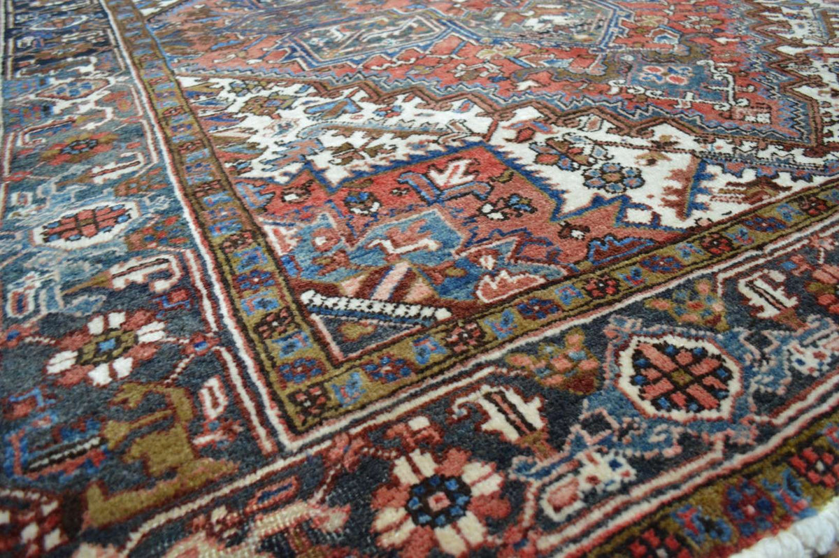 7' 0" x 8' 8" Persian Heriz Rug image 10