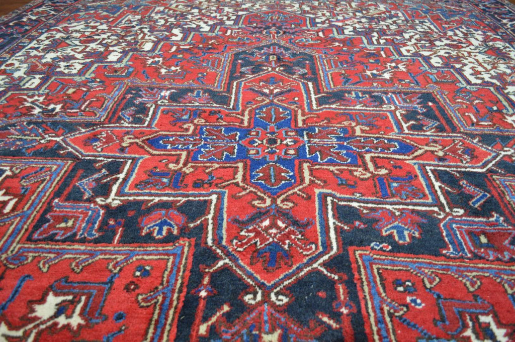 8' 6" x 10' 3" Persian Heriz Rug image 9