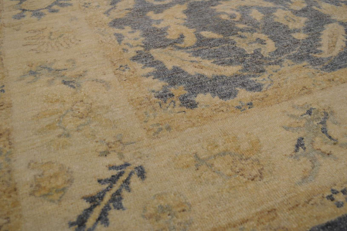 5' 9" x 8' 7" Pakistan Peshawar Rug image 5