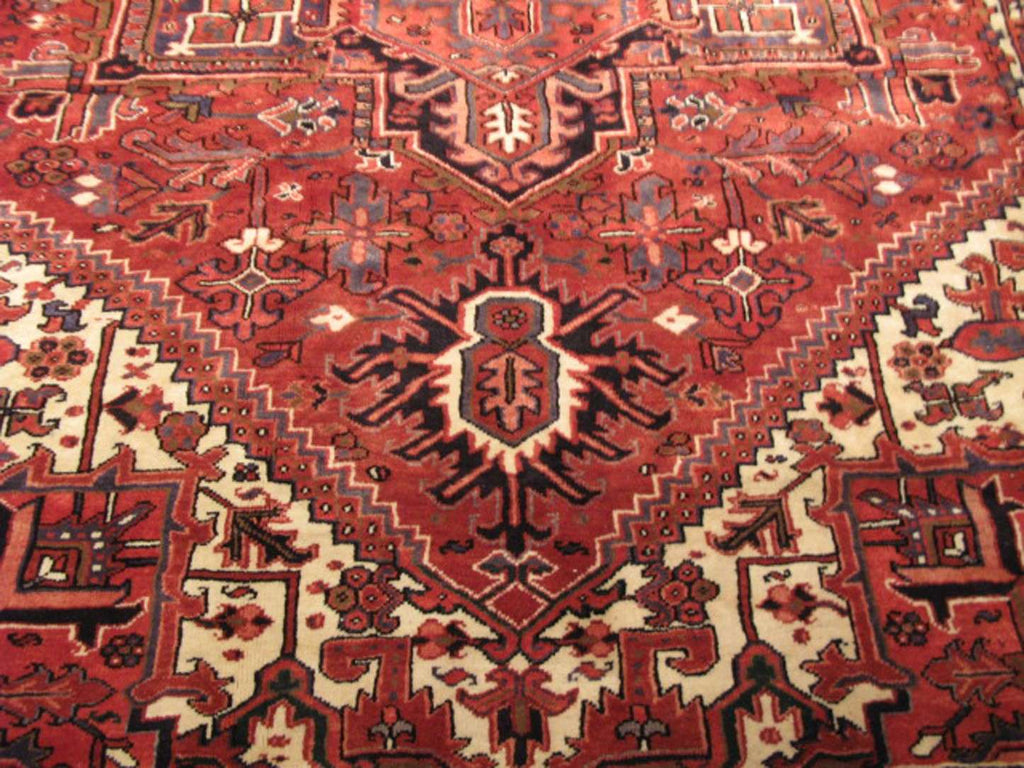7' 9" x 11' 0" Persian Heriz Rug image 5