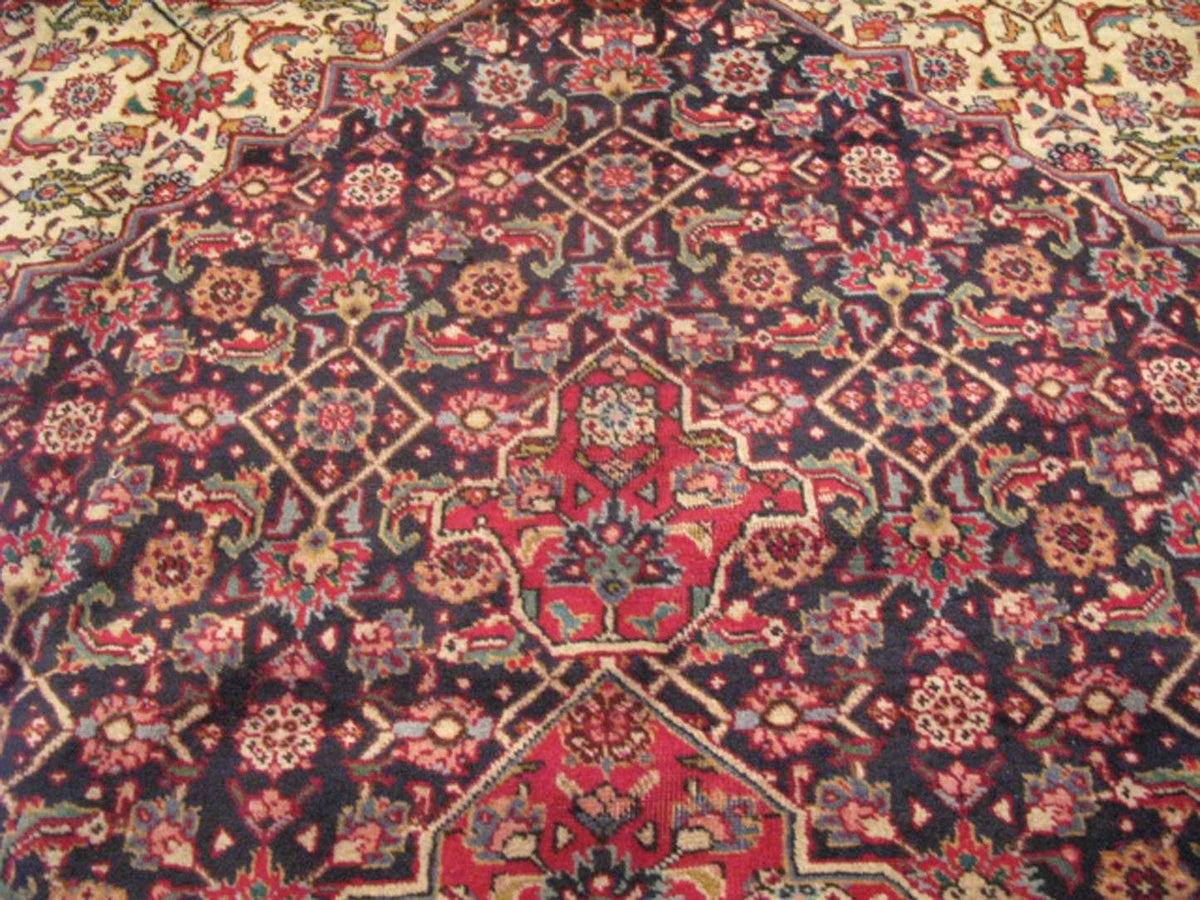 8' 4" x 10' 8" Persian Tabriz Rug image 9