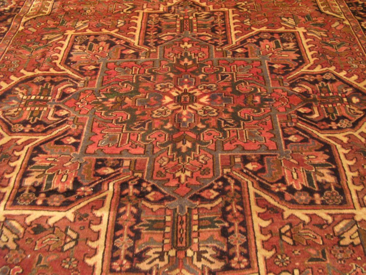 7' 9" x 11' 1" Persian Heriz Rug image 2