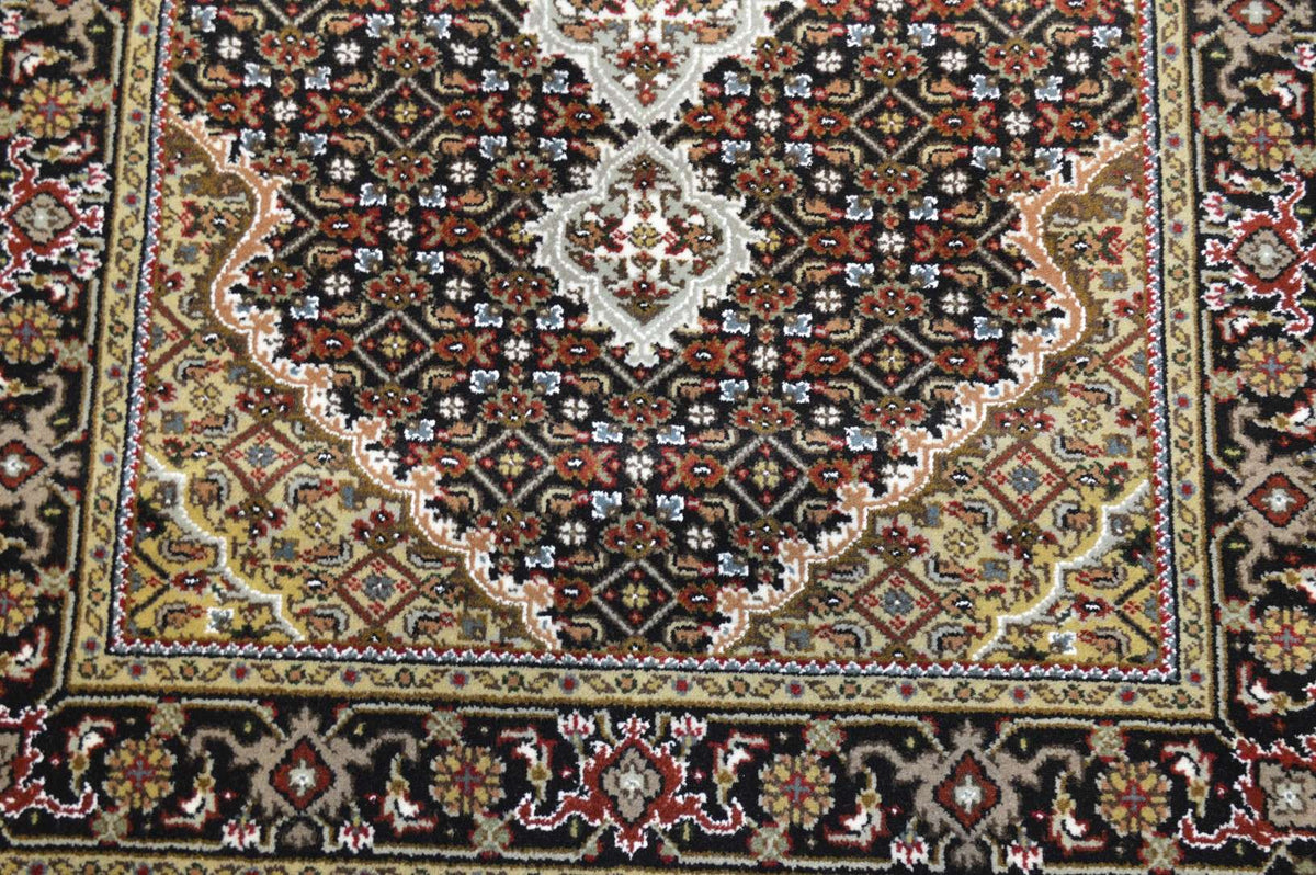 3' 1" x 5' 1" India Bijar Rug image 9