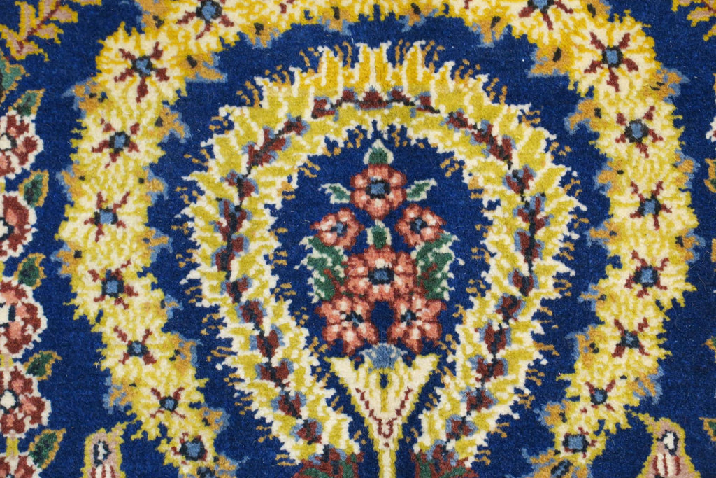 3' 5" x 5' 6" Persian Qoumsheh Rug image 7