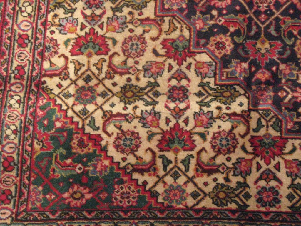 8' 4" x 10' 8" Persian Tabriz Rug image 2