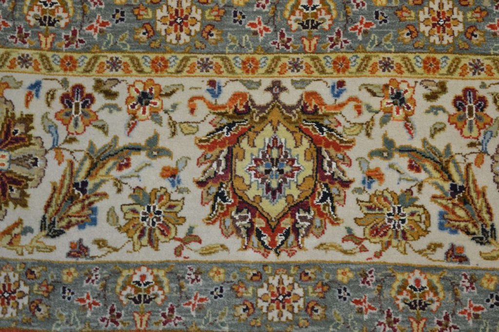 8' 1" x 9' 9" India Agra Rug image 11