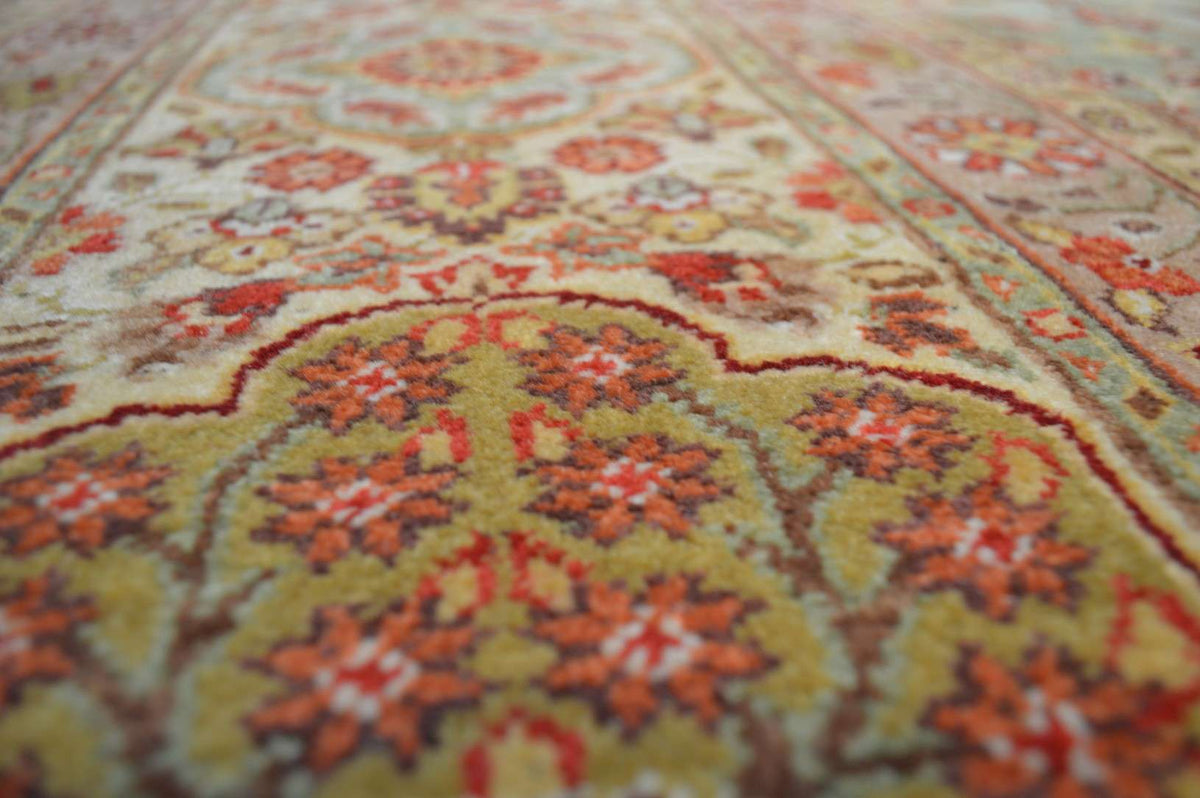 8' 1" x 10' 3" India Agra Rug image 7
