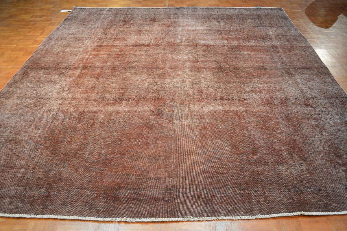 9' 3" x 12' 3" Pakistan Vintage Rug image 1