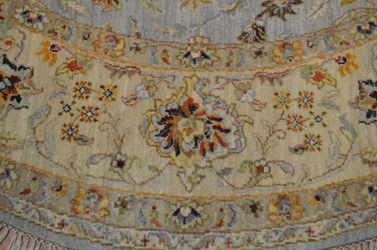 7' 8" x 7' 8" India Sultanabad Round Rug image 4