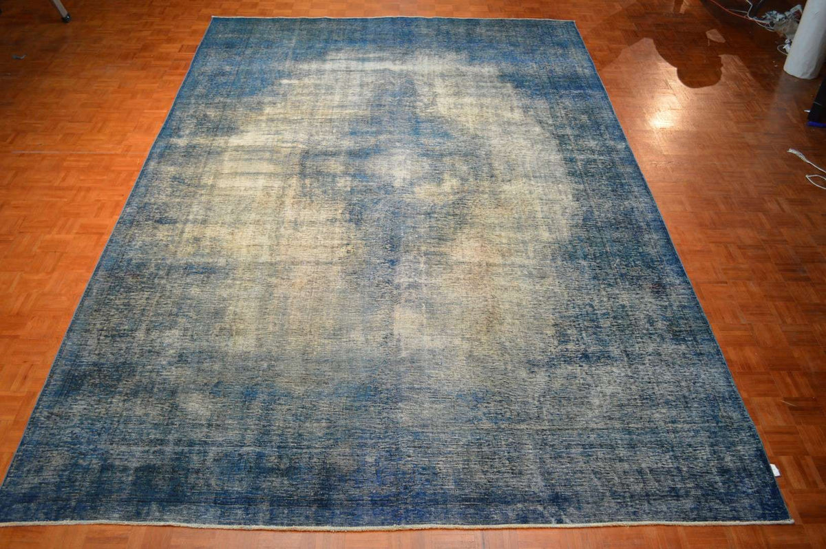 9' 8" x 15' 6" Pakistan Vintage Rug image 1