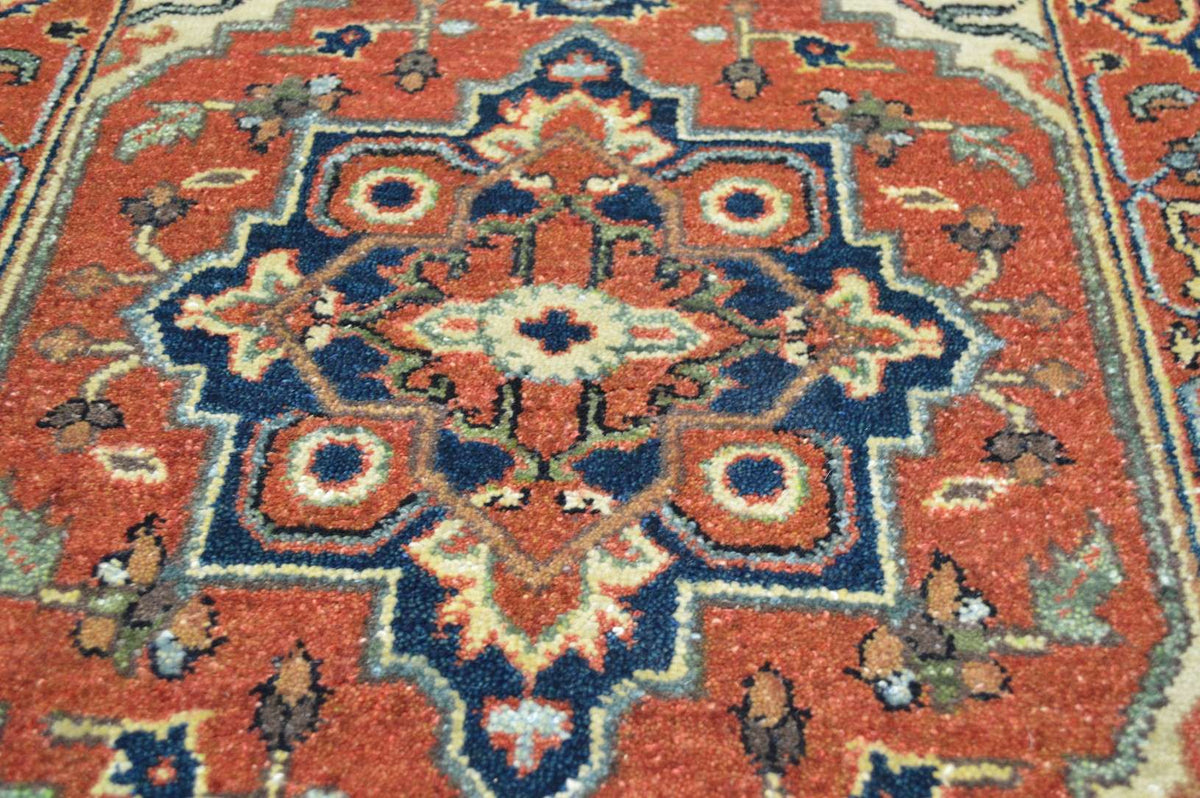 2' 0" x 3' 0" India Serapi Rug image 4