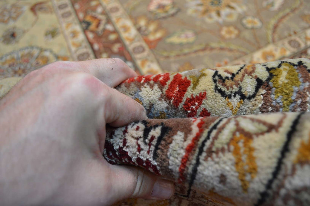9' 8" x 9' 9" India Agra Rug image 11