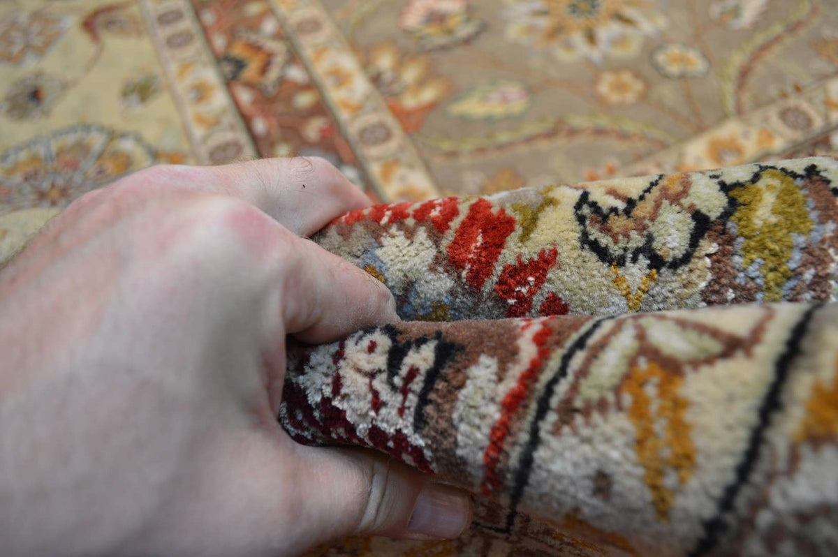 9' 8" x 9' 9" India Agra Rug image 11