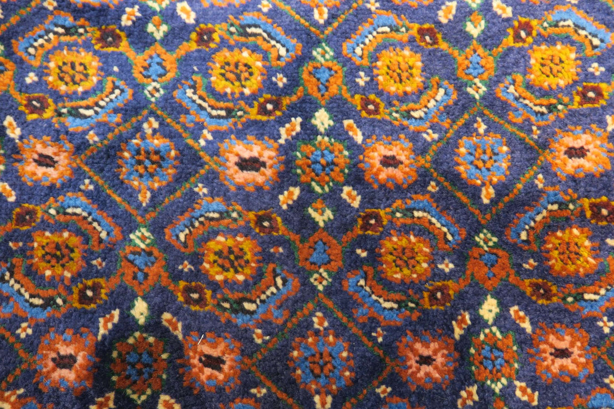 5' 7" x 8' 5" Persian Ardabil Rug image 2