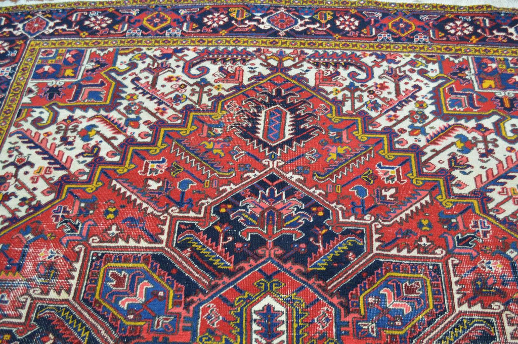 7' 9" x 10' 0" Persian Heriz Rug image 4