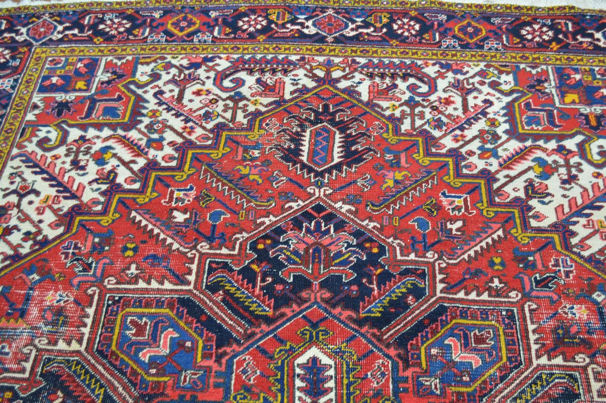 7' 9" x 10' 0" Persian Heriz Rug image 4