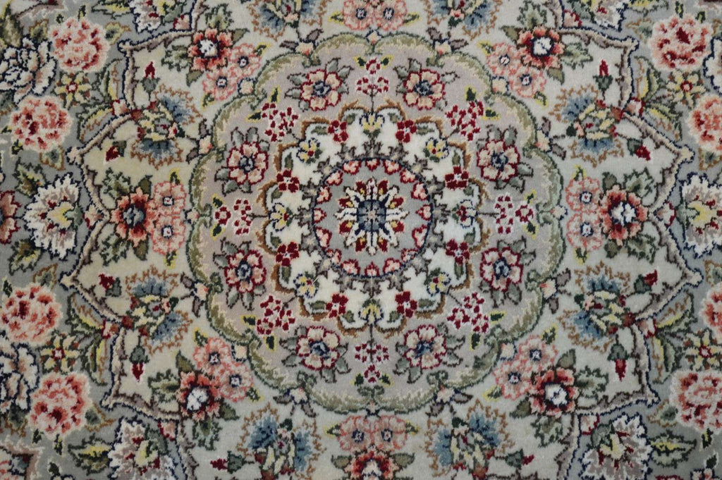 7' 8" x 10' 5" India Tabriz Rug image 8