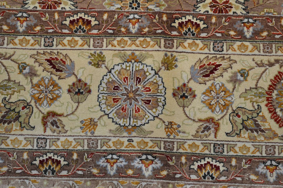 8' 9" x 11' 8" India Agra Rug image 3