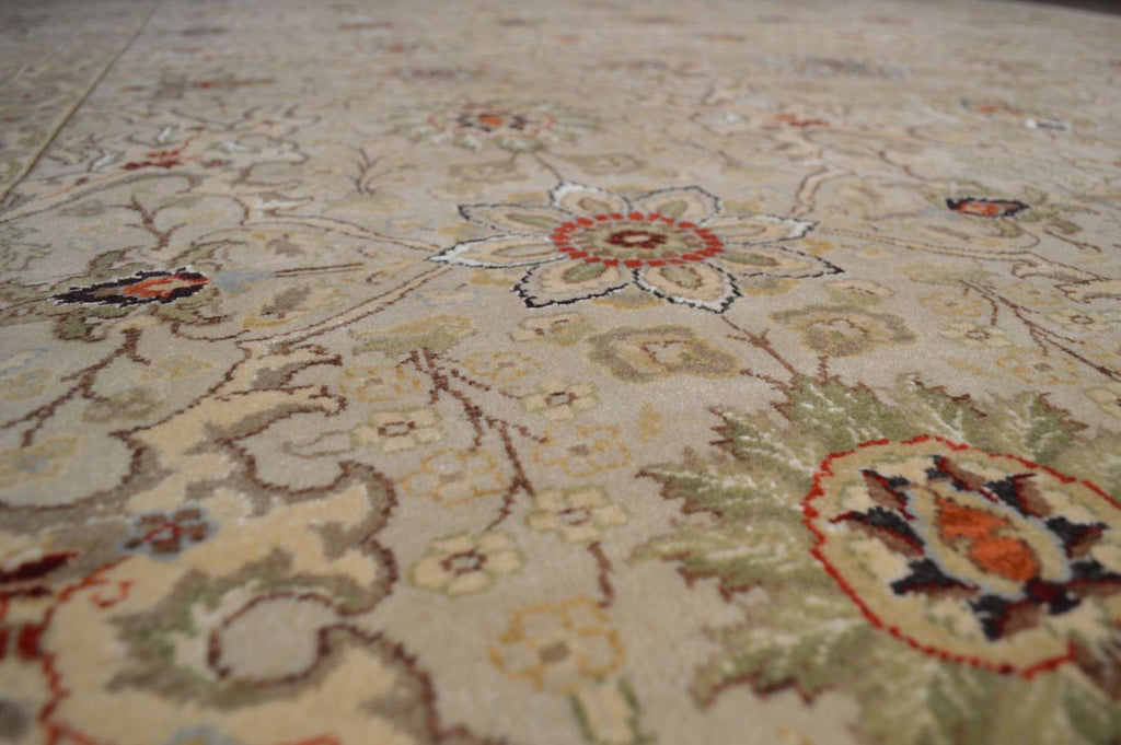 8' 1" x 9' 9" India Agra Rug image 9