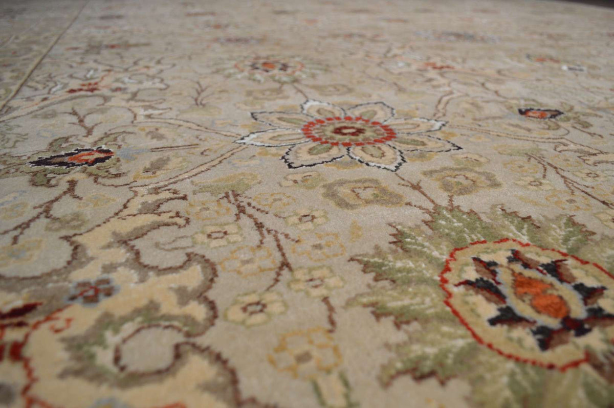 8' 1" x 9' 9" India Agra Rug image 9