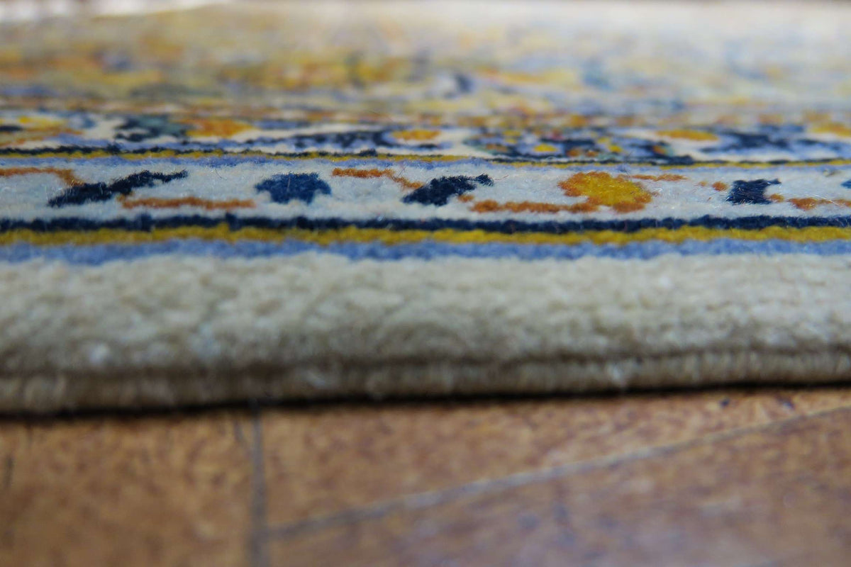 4' 7" x 7' 2" Persian Kashan Rug image 8