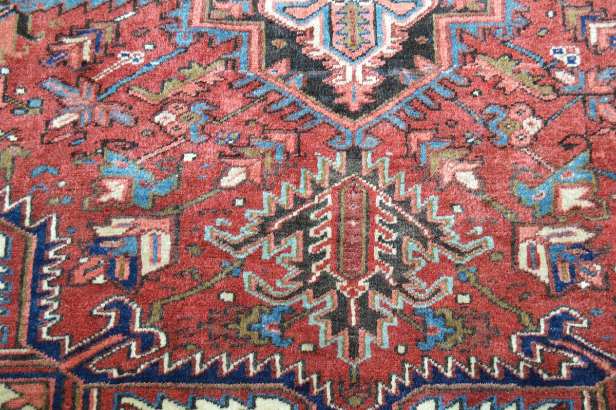 7' 8" x 10' 6" Persian Heriz Rug image 7