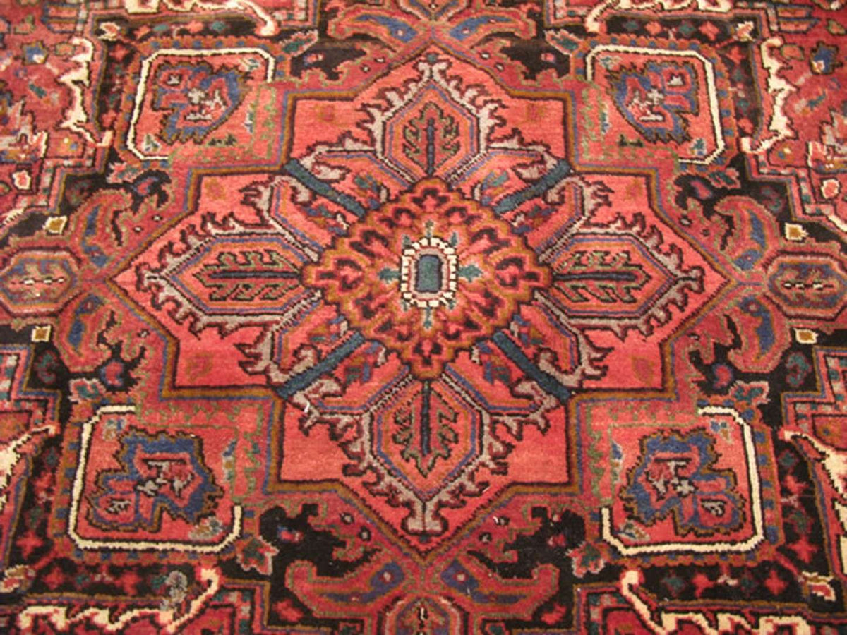 6' 8" x 9' 4" Persian Heriz Rug image 8