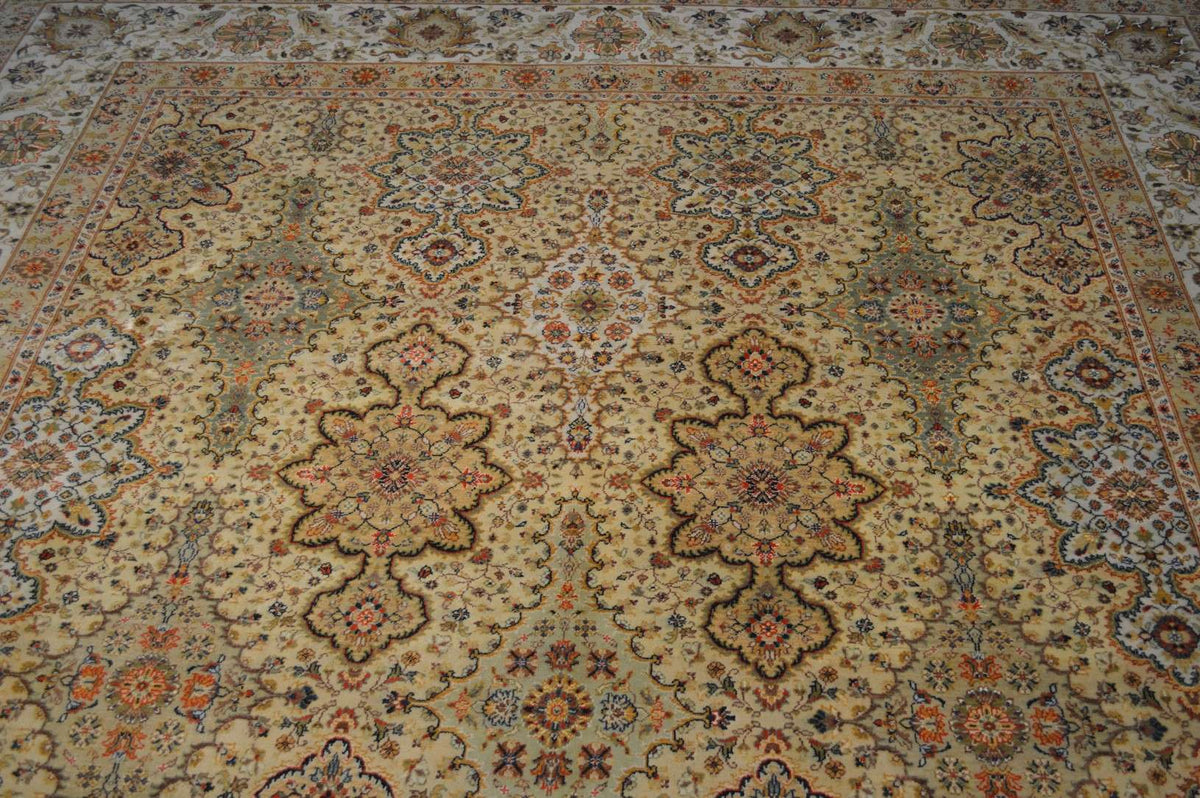 8' 9" x 11' 8" India Agra Rug image 5