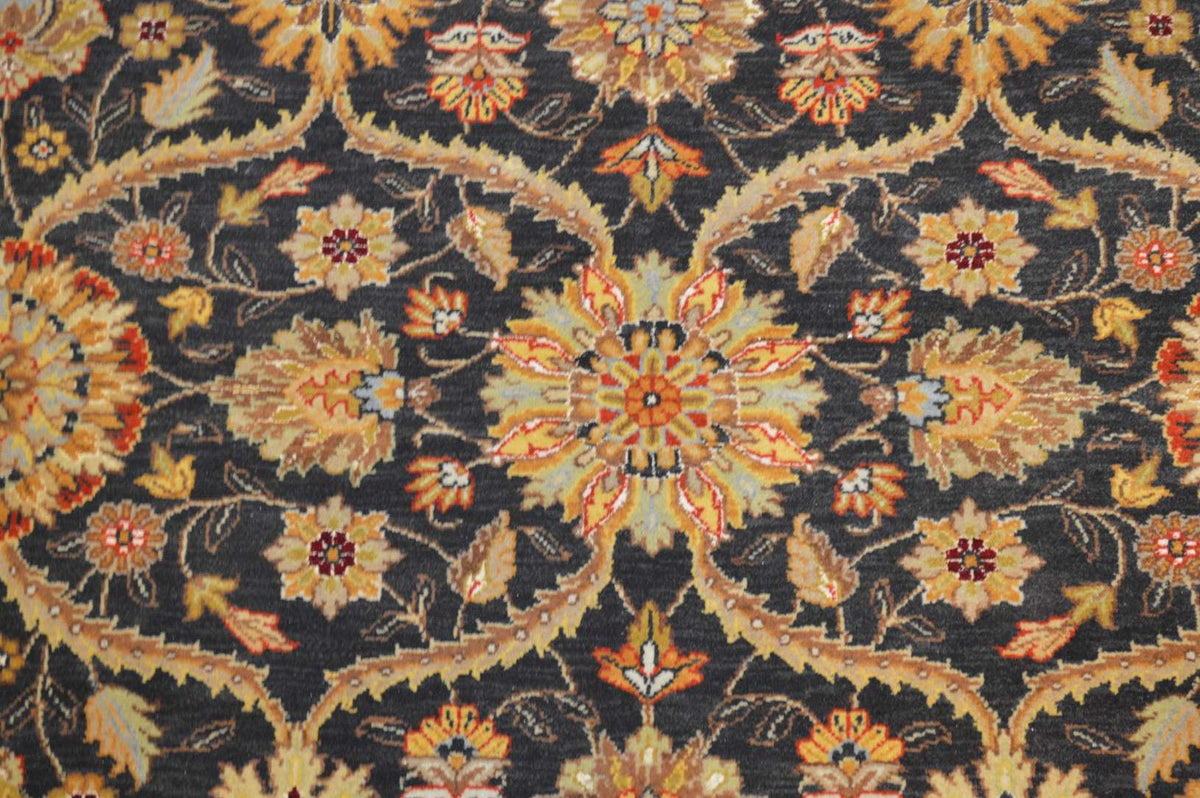 8' 2" x 9' 9" India Agra Rug image 4