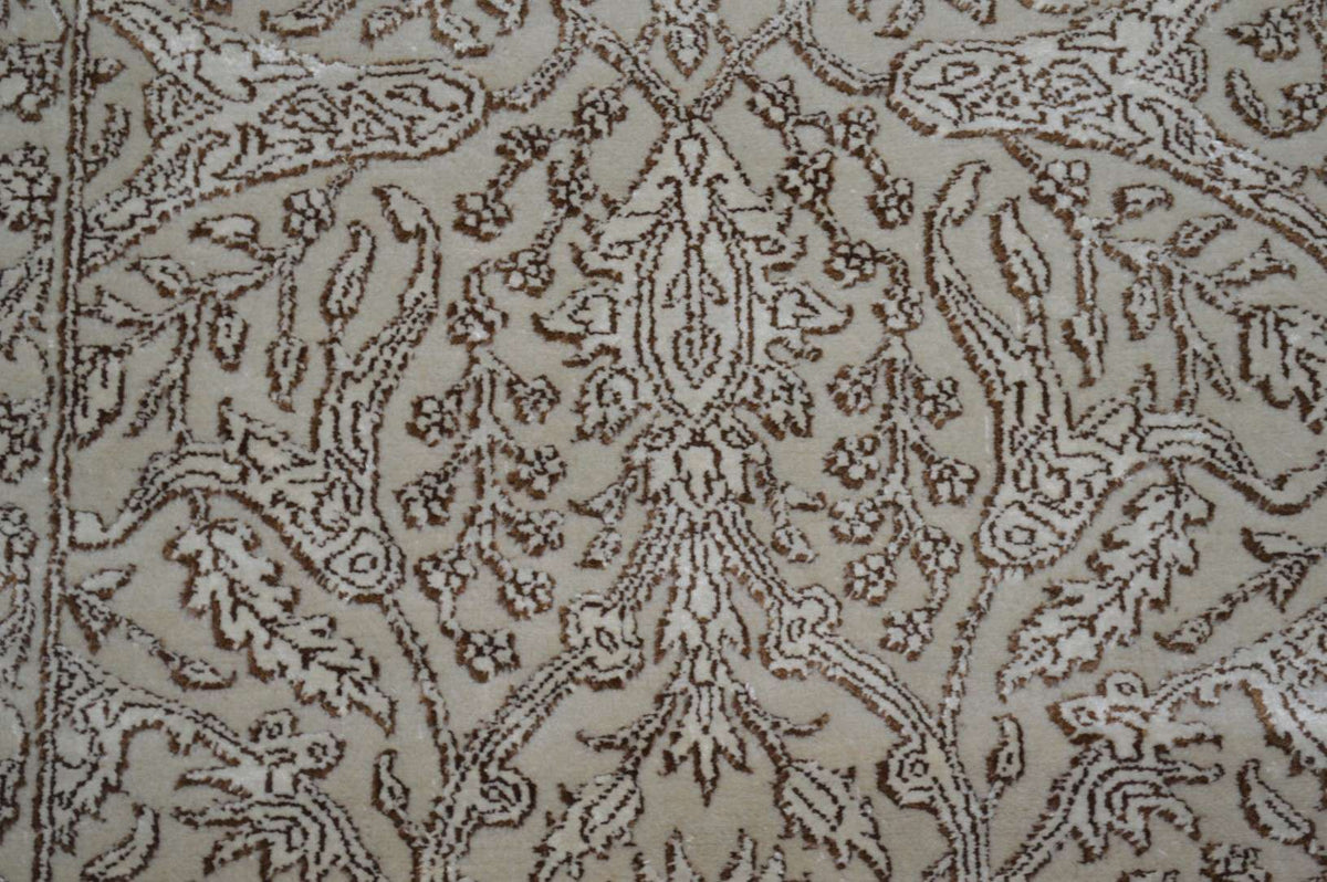 6' 2" x 8' 8" India Tabriz Rug image 2