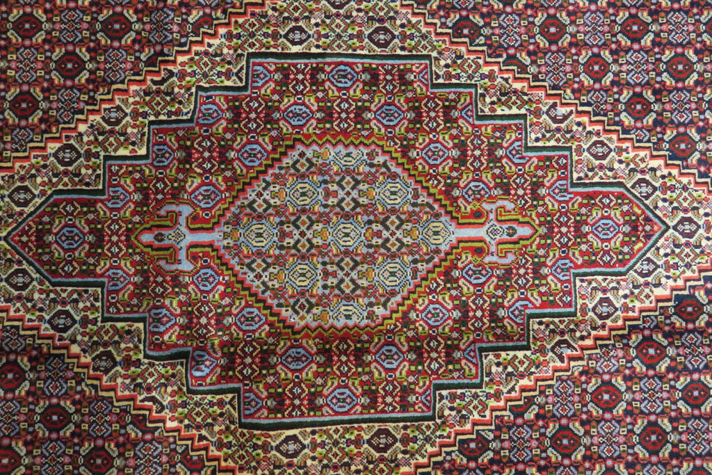 4' 2" x 5' 2" Persian Sanandaj Rug image 10