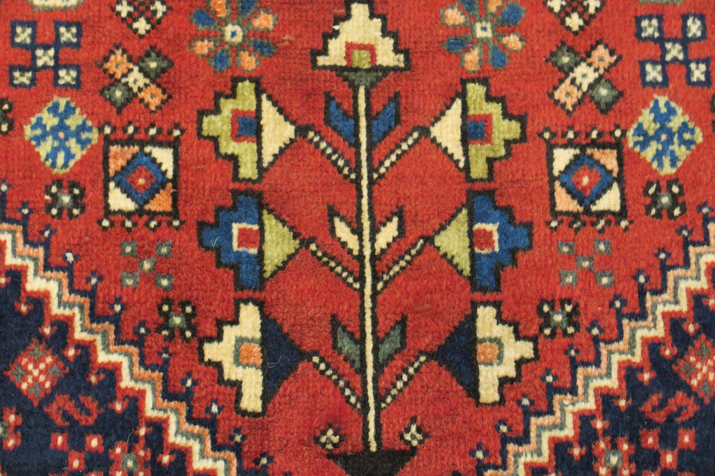 1' 9" x 3' 2" Persian Abadeh Rug image 9