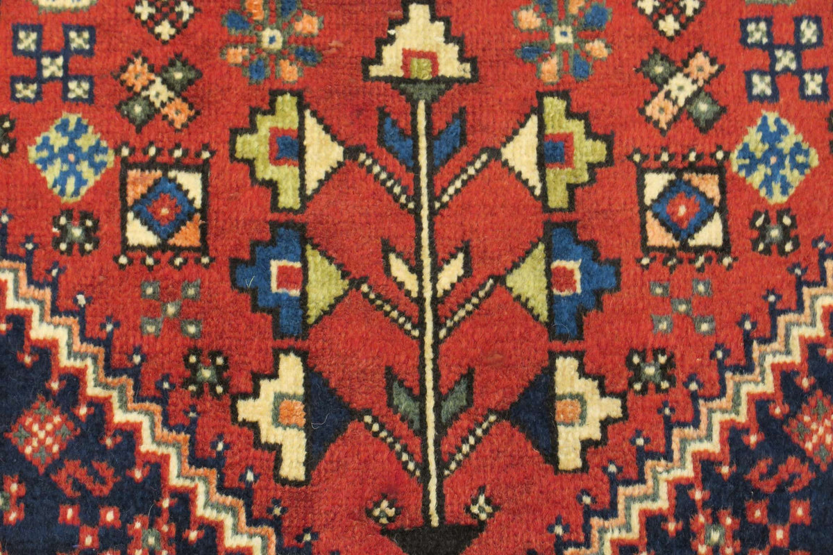 1' 9" x 3' 2" Persian Abadeh Rug image 9