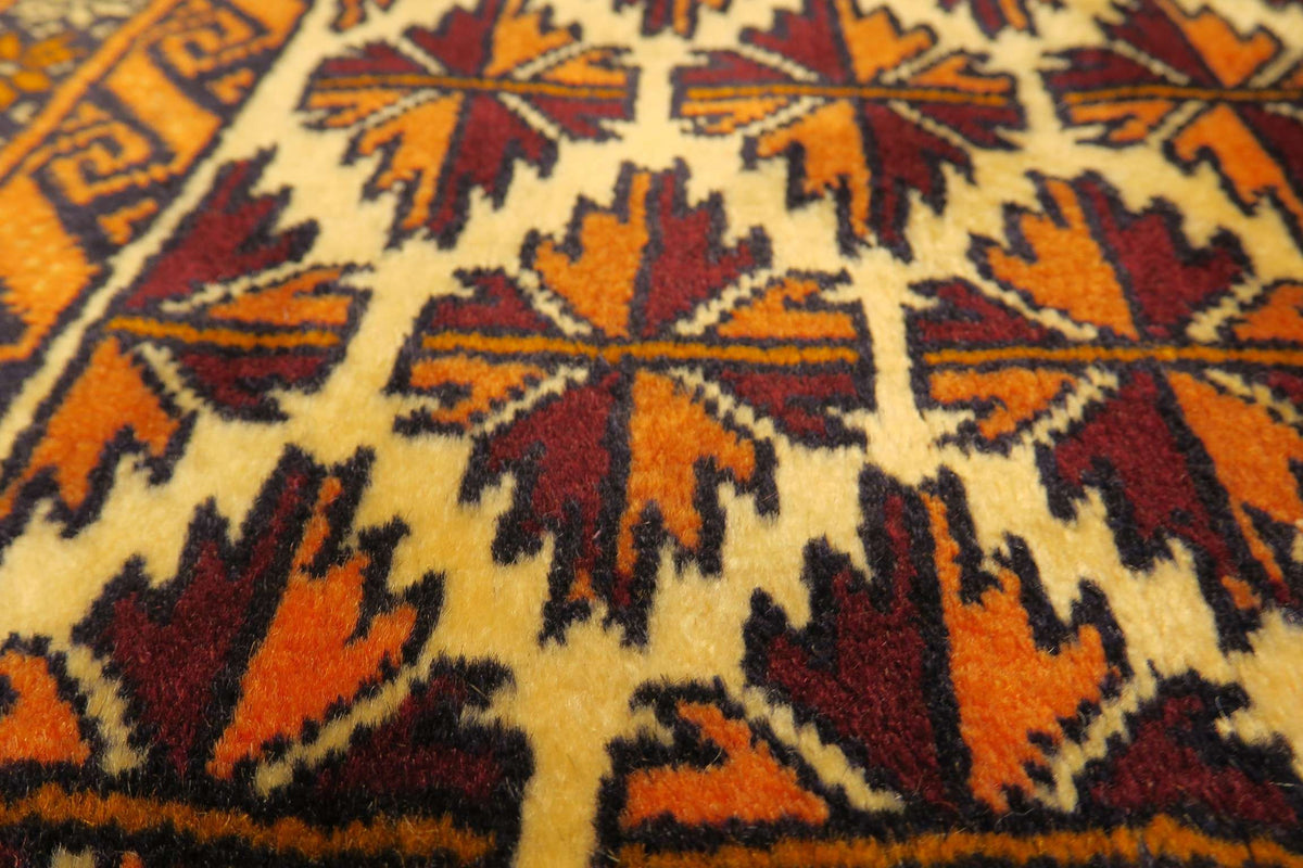 2' 8" x 5' 5" Persian Baluch Rug image 5