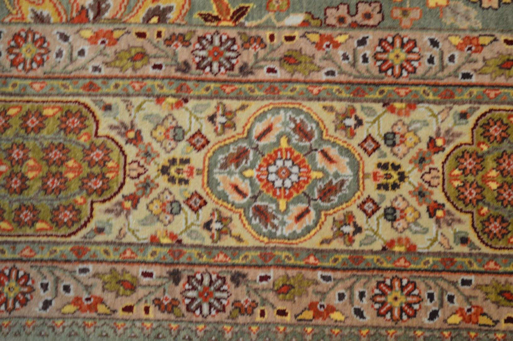 5' 9" x 9' 4" India Sultanabad Rug image 4
