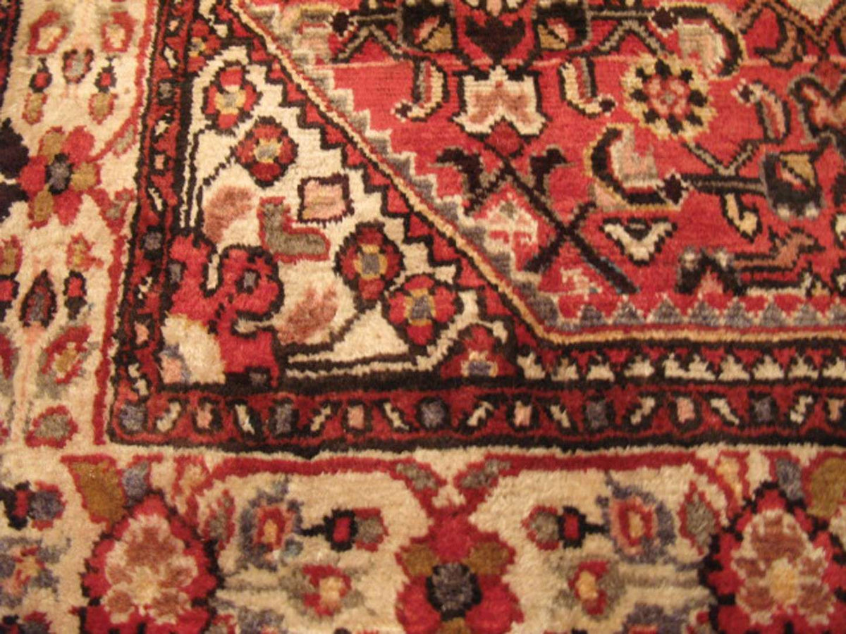 5' 3" x 10' 9" Persian Hosseinabad Rug image 7