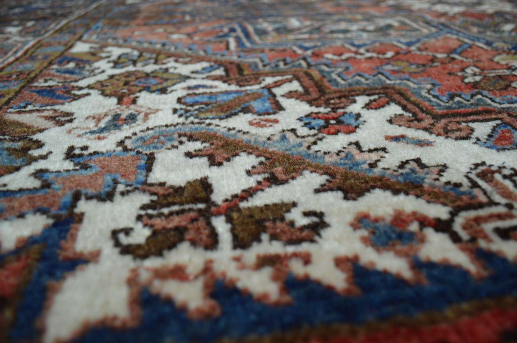 7' 0" x 8' 8" Persian Heriz Rug image 9