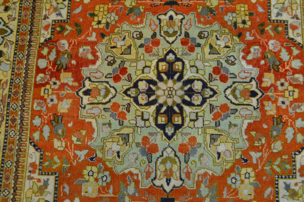 4' 8" x 6' 4" Persian Tabriz Rug image 6