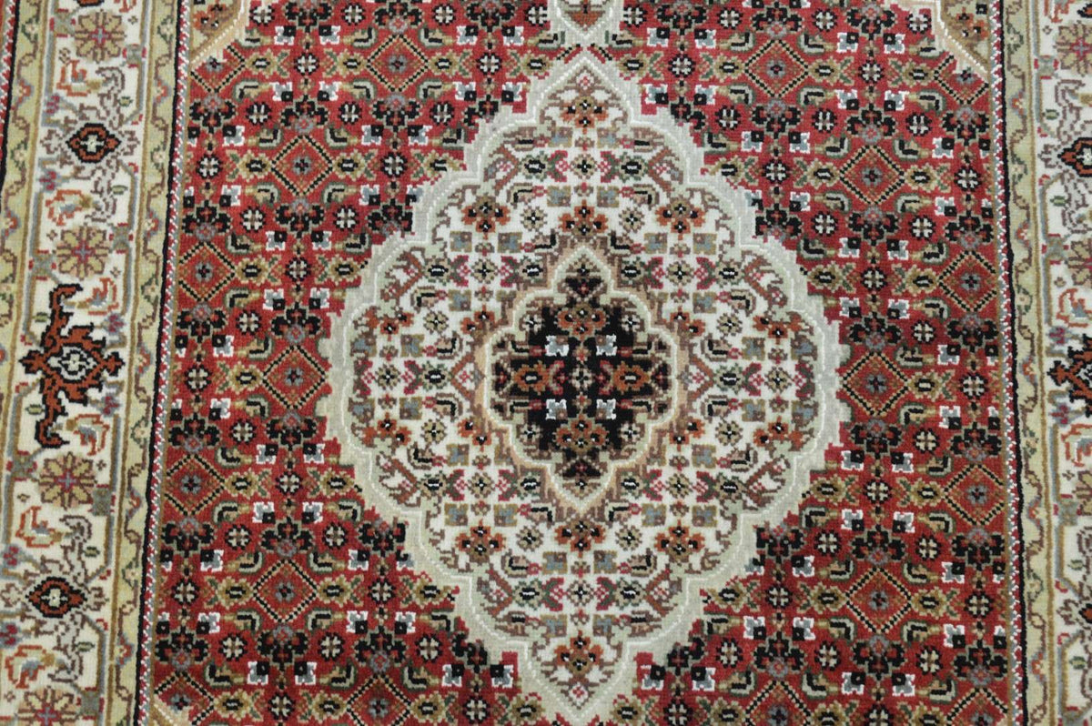 3' 1" x 5' 2" India Bijar Rug image 4